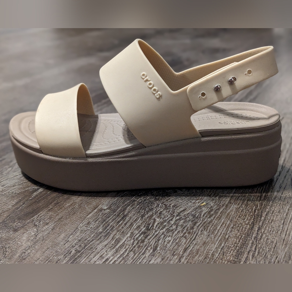 Crocs Women's Brooklyn Low Wedge Sandals Size 7